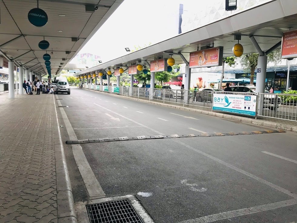 Các sân bay lớn trong nước rơi vào tình trạng vắng vẻ vì ảnh hưởng của dịch Covid-19.